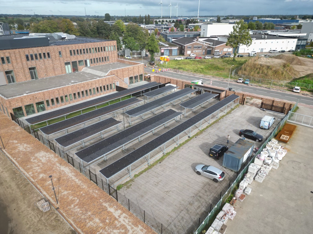 Fietsenstalling met zonnepanelen Pine