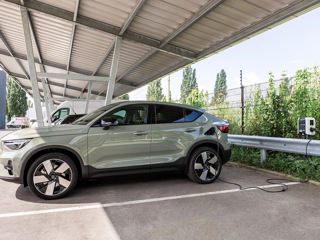 Solar carport bij PostNL