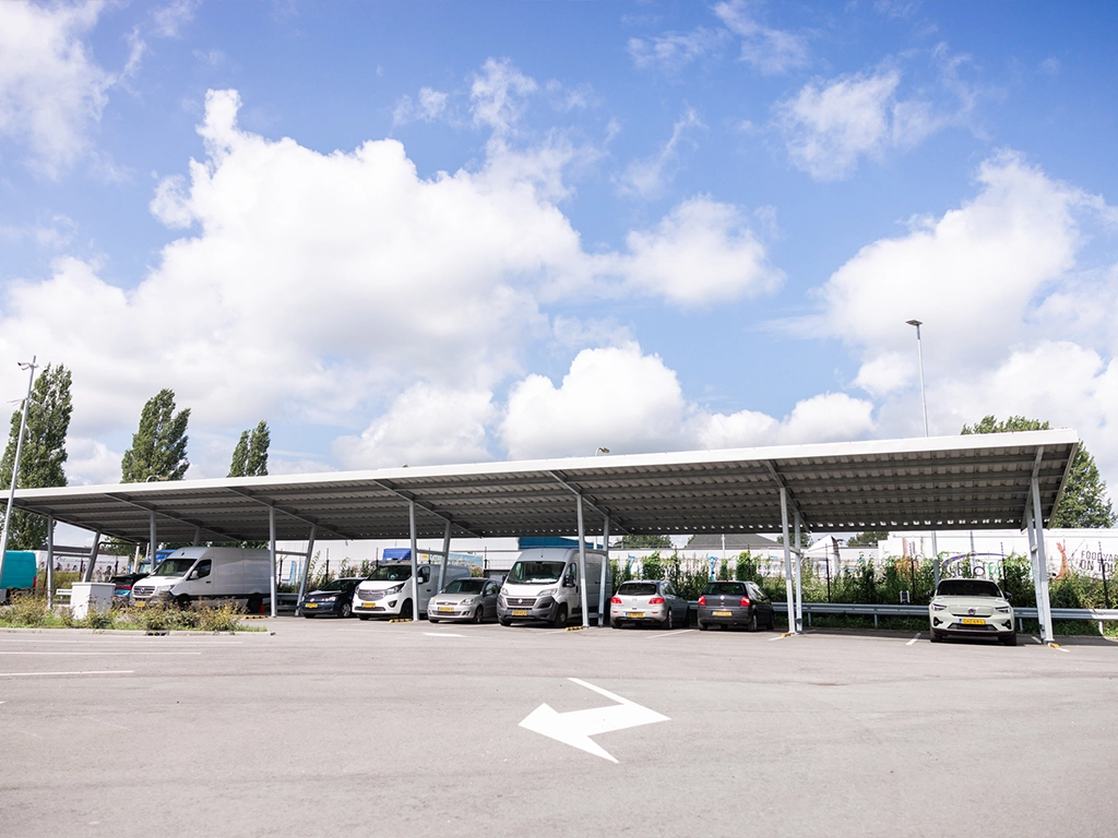 Solar carport parkeerplaats PostNL